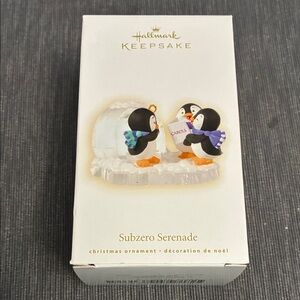 Hallmark Keepsake Penguin Trio Ornament (2009)